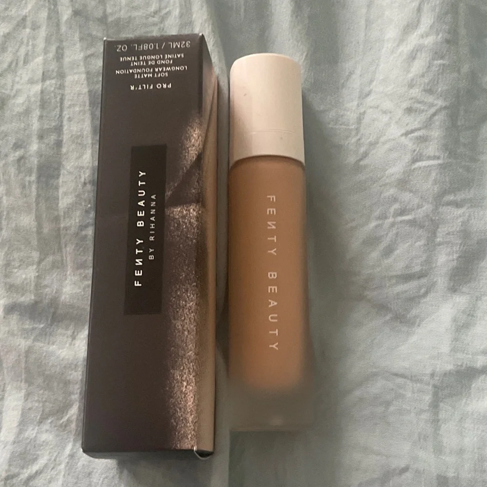NEW Fenty Beauty Soft Matte Longwear Foundation - Warm Beige